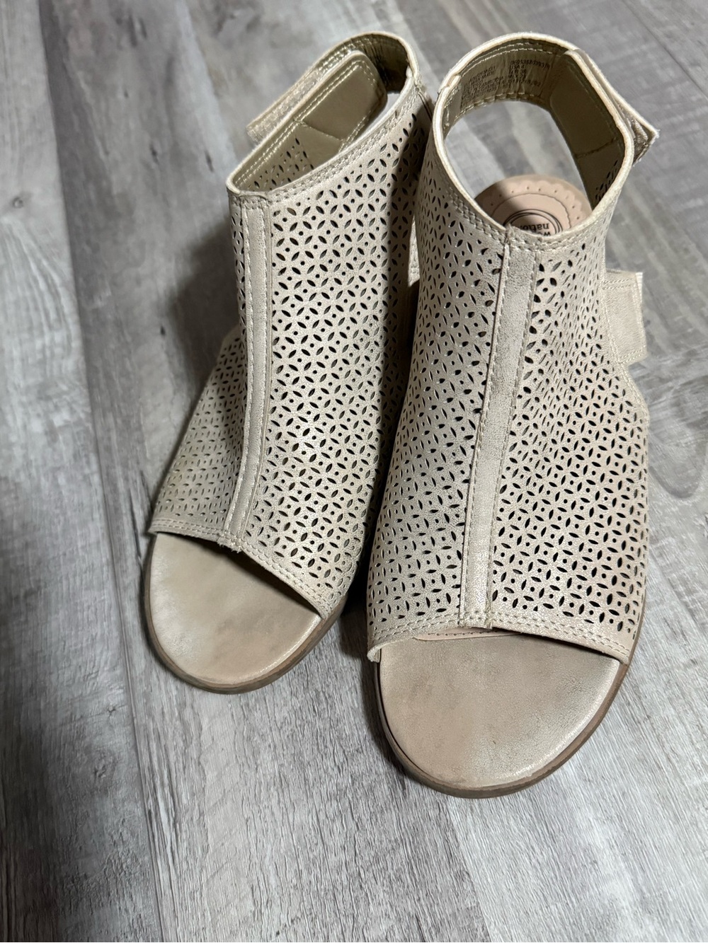 wonder nation Laser-Cut Open-Toe Sandals in Light Taupe